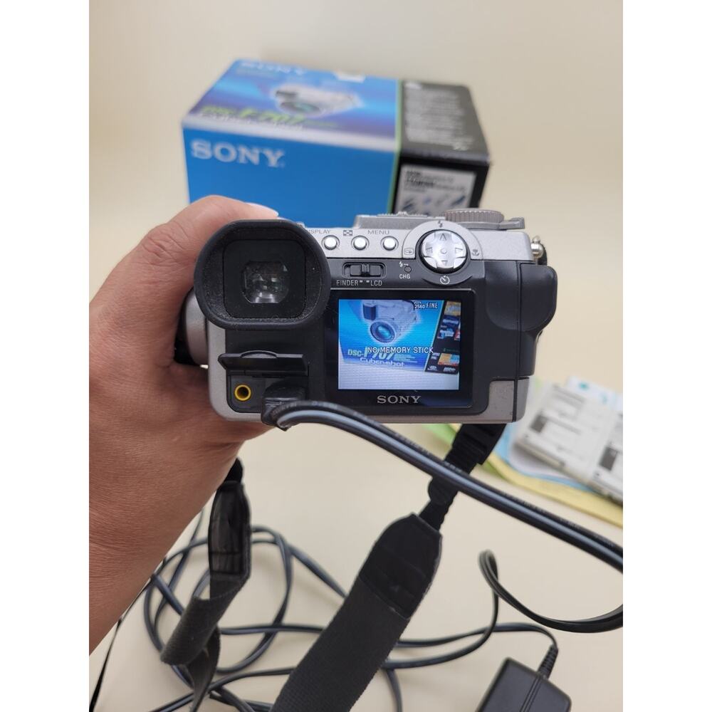 Sony Cyber-shot DSC-F707 Digital Camera 5.0MP Carl Zeiss NightShot Swivel Box - Picture 3 of 16